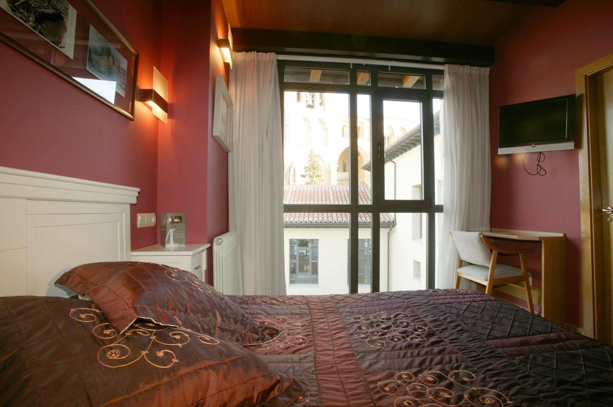 Hotel Las Murallas อาบีลา ภายนอก รูปภาพ