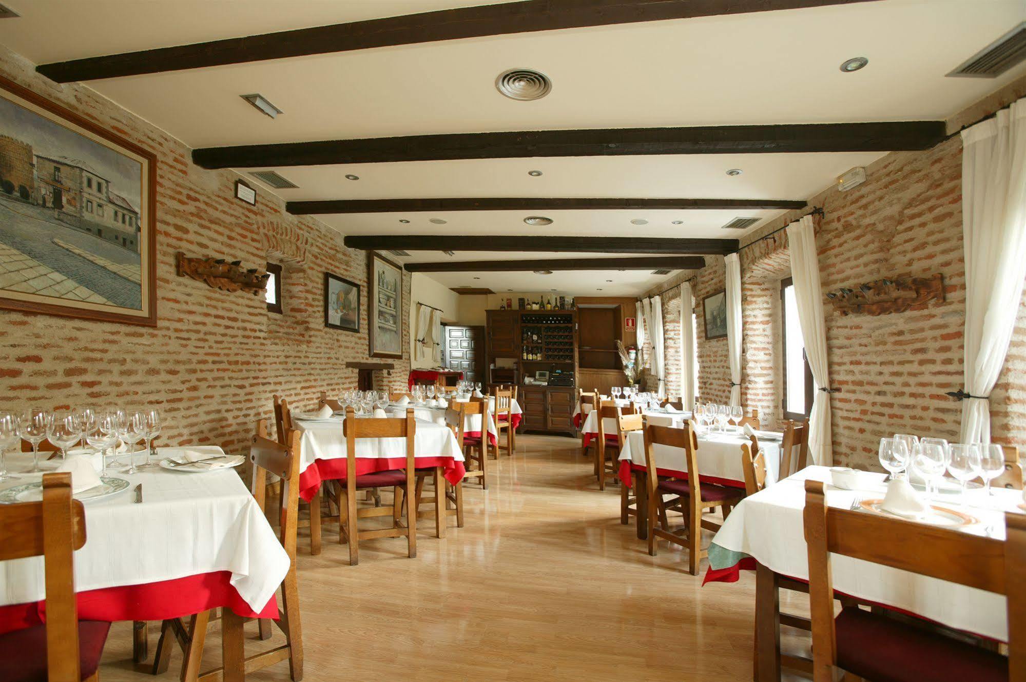 Hotel Las Murallas อาบีลา ภายนอก รูปภาพ